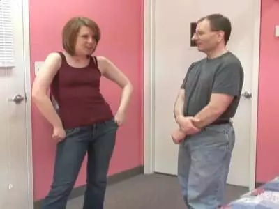 Sie lutscht und bläst bis er kommt