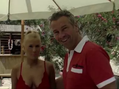 Alter Herr fickt eine blonde Teen
