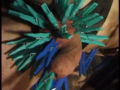 Heiße Nutte zeigt sich beim BDSM Sex in sexy Dessous