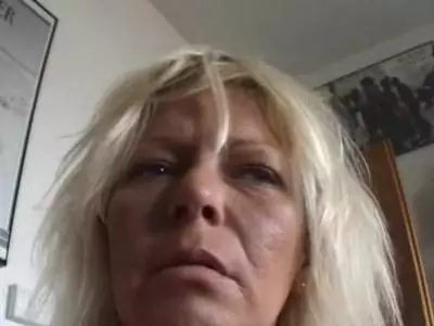 Die scharfe Milf steht auf harte Schwänze